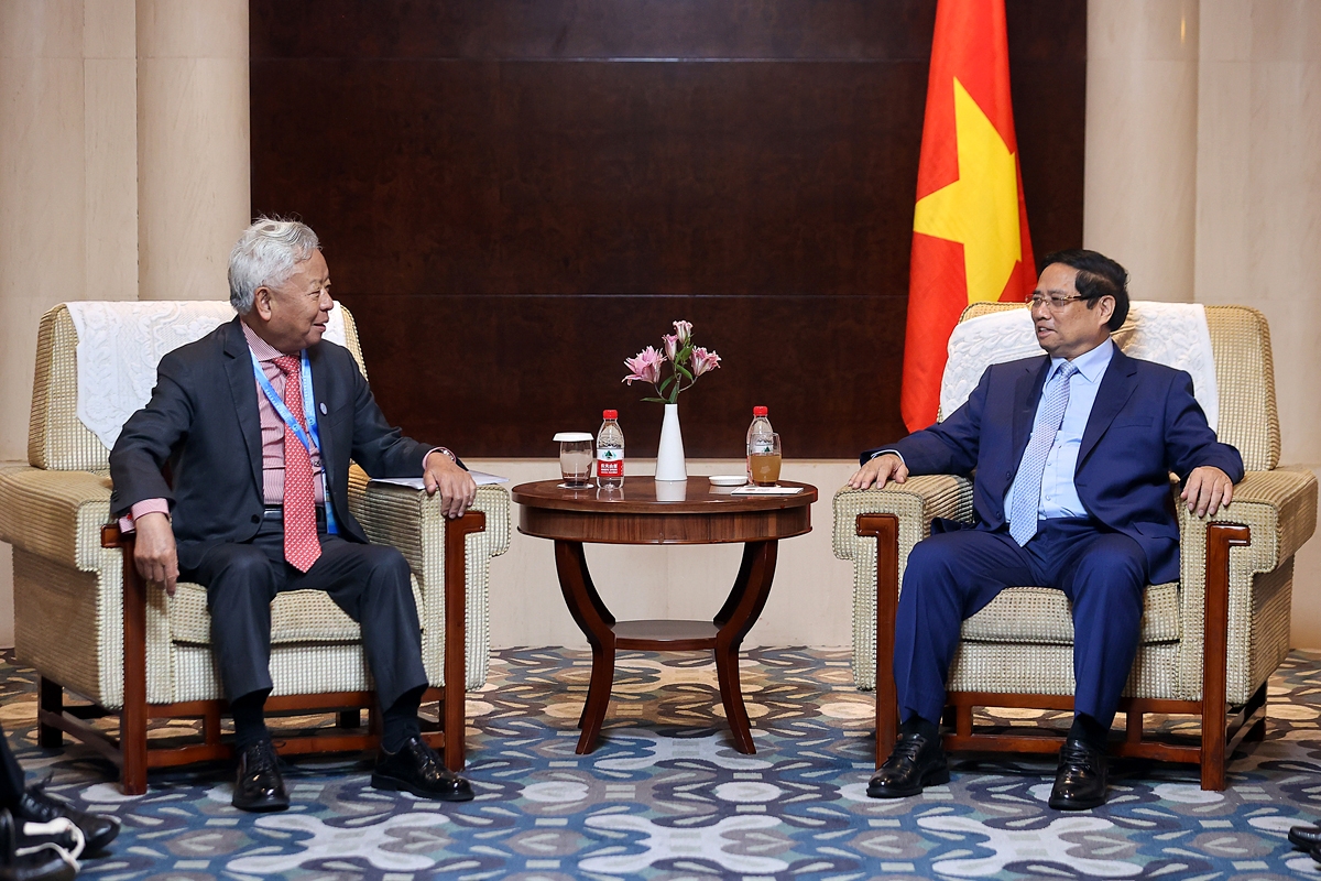 Vietnam seeks AIIB support for major railway projects